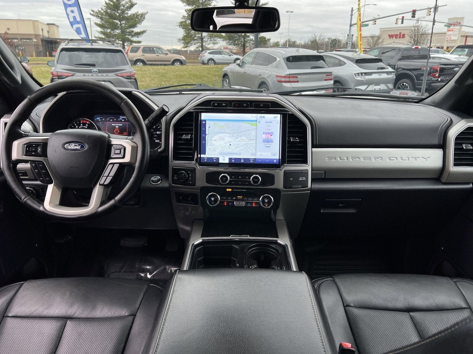 2022 Ford F-350SD Lariat