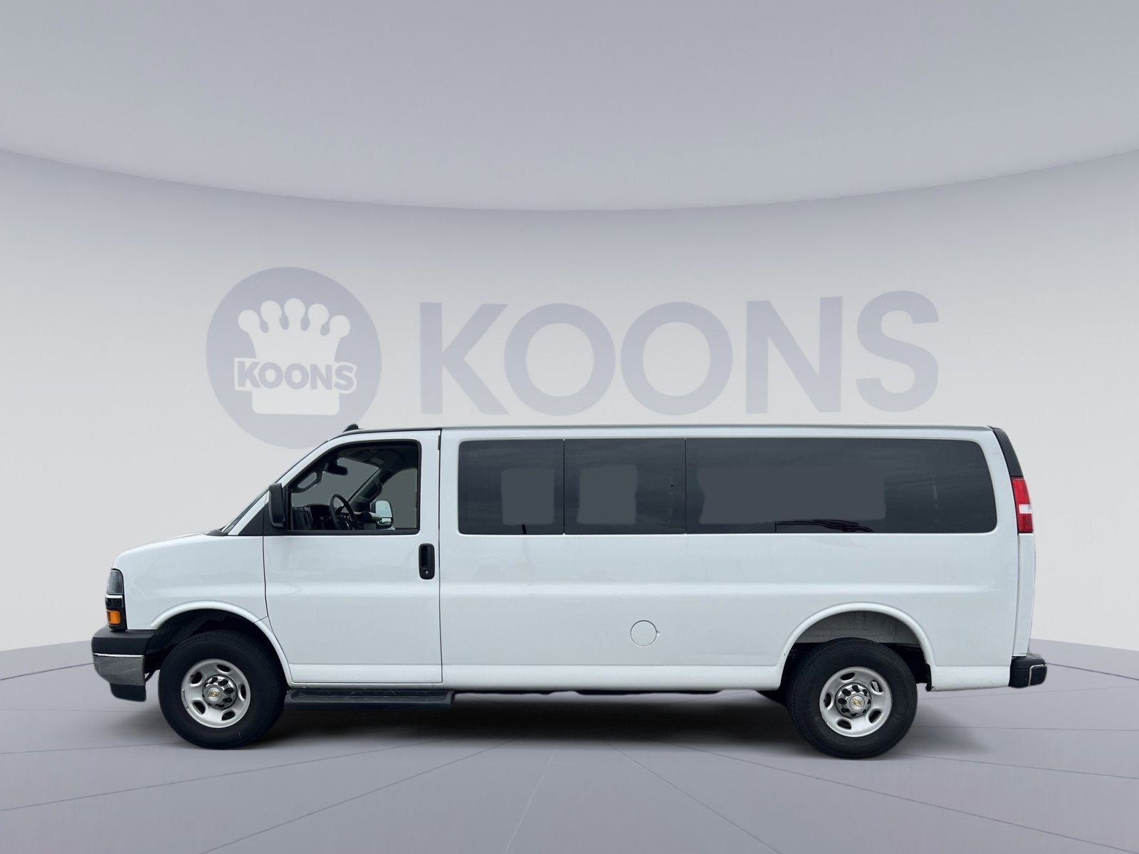 2025 Chevrolet Express 3500 LT