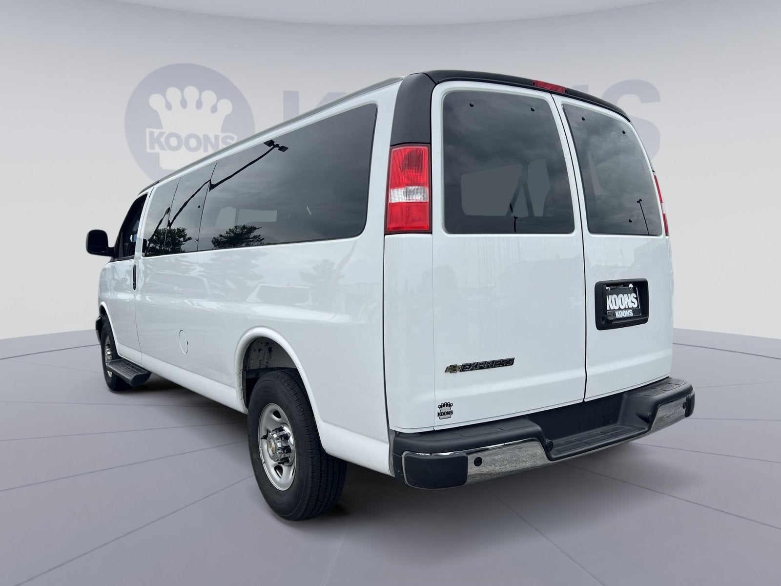 2025 Chevrolet Express 3500 LT