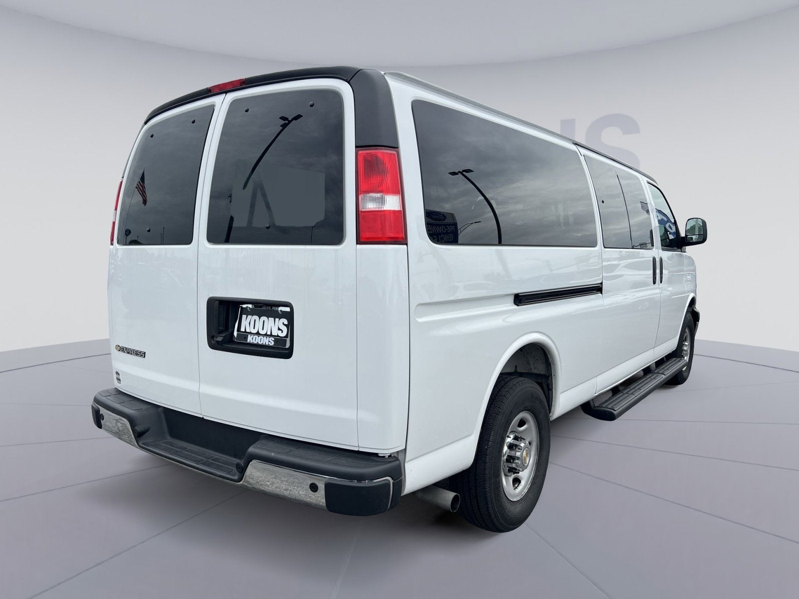 2025 Chevrolet Express 3500 LT