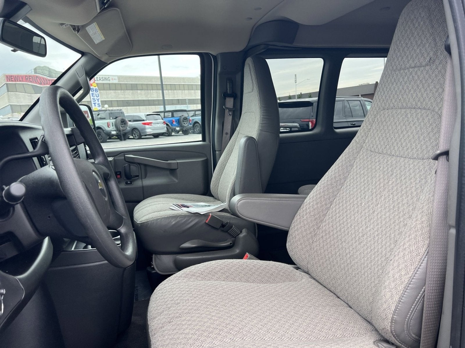 2025 Chevrolet Express 3500 LT