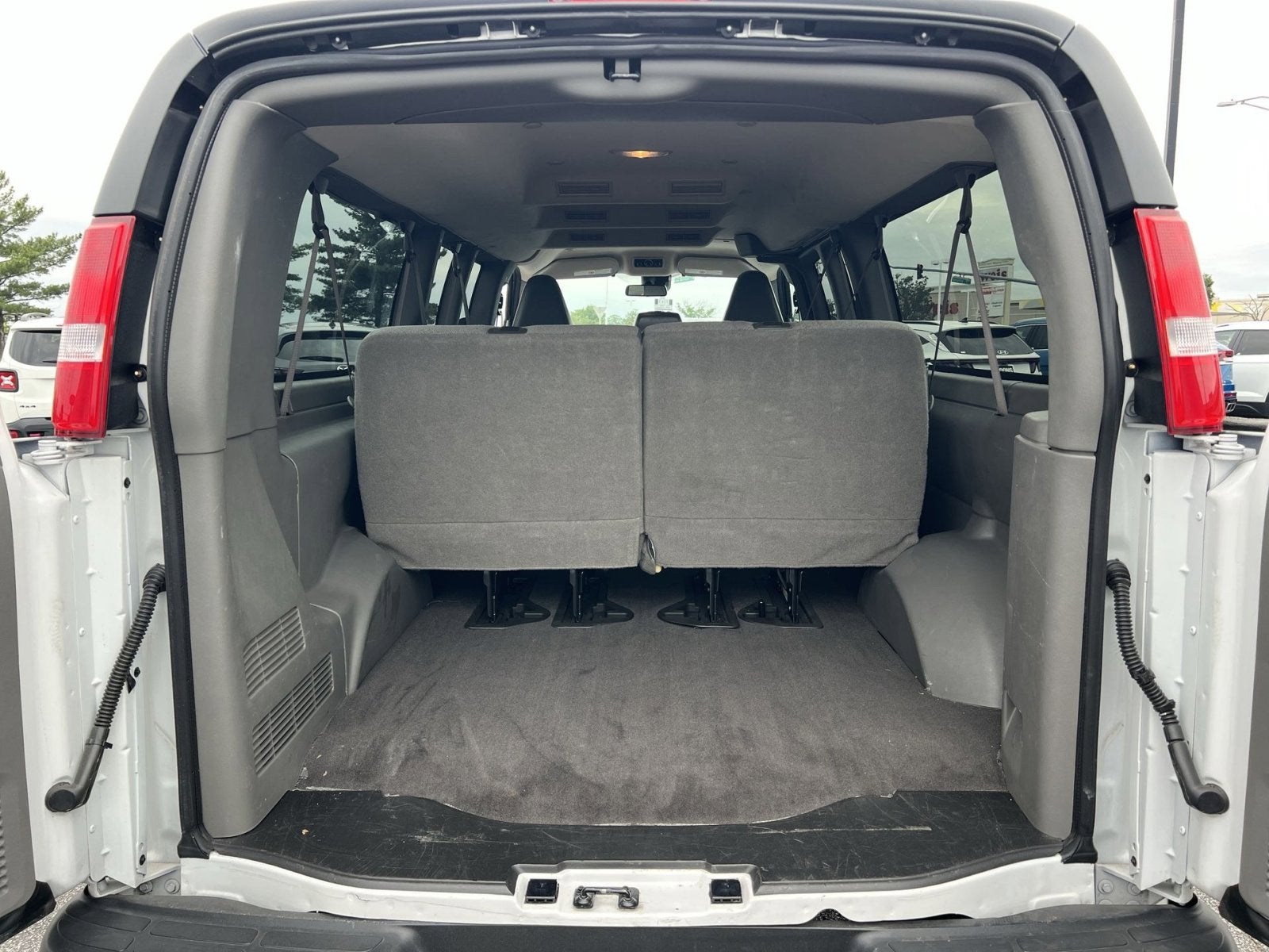 2025 Chevrolet Express 3500 LT