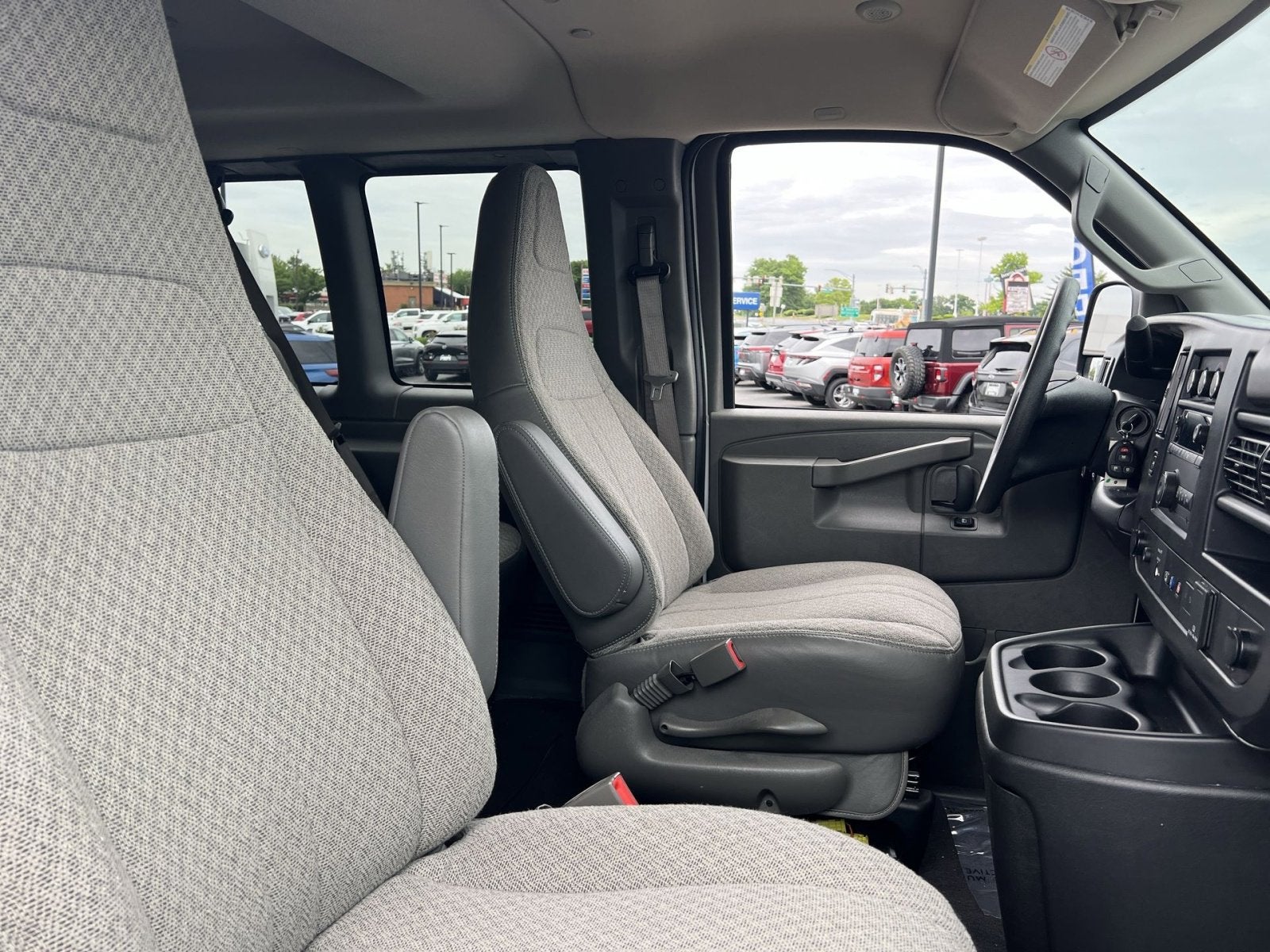 2025 Chevrolet Express 3500 LT
