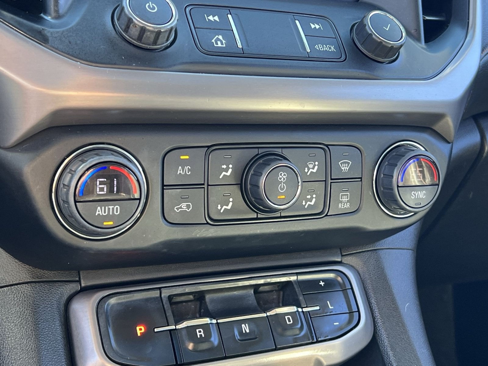 2022 GMC Acadia AT4