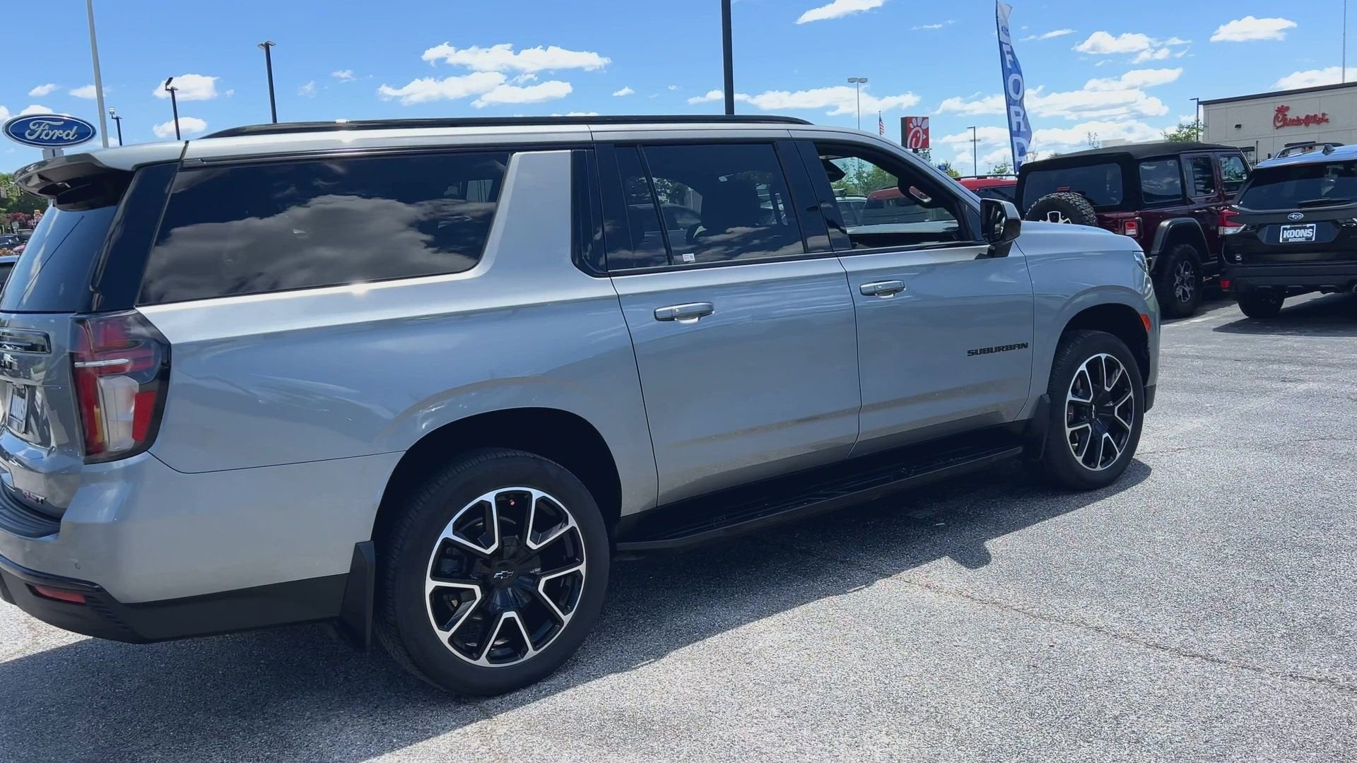 2023 Chevrolet Suburban RST