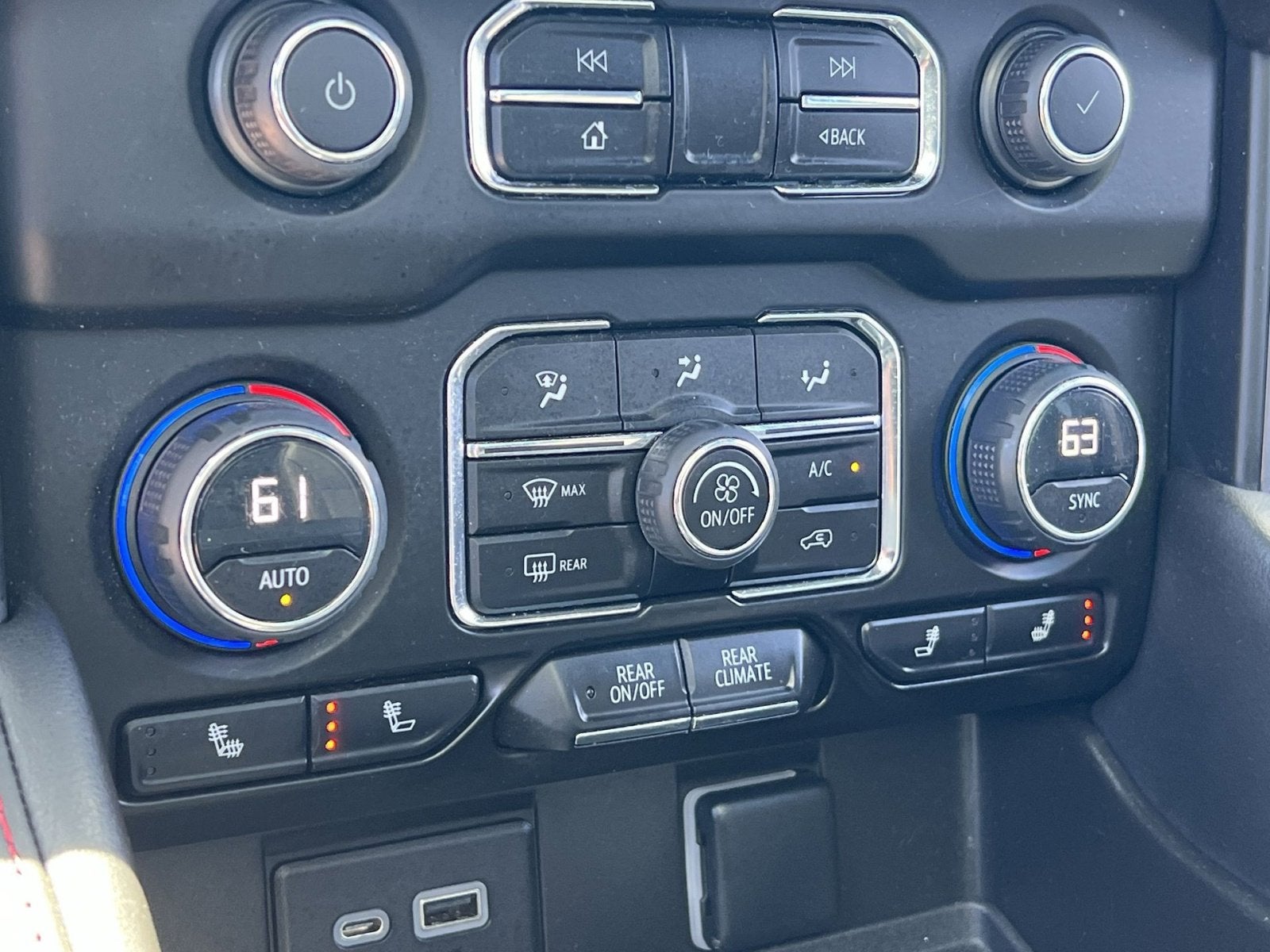2023 Chevrolet Suburban RST