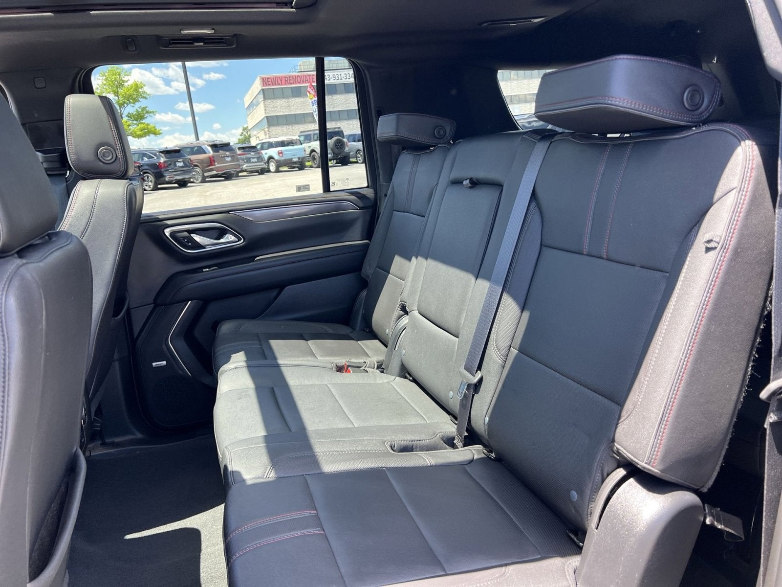 2023 Chevrolet Suburban RST