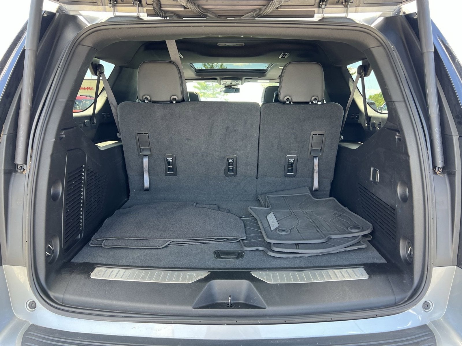 2023 Chevrolet Suburban RST