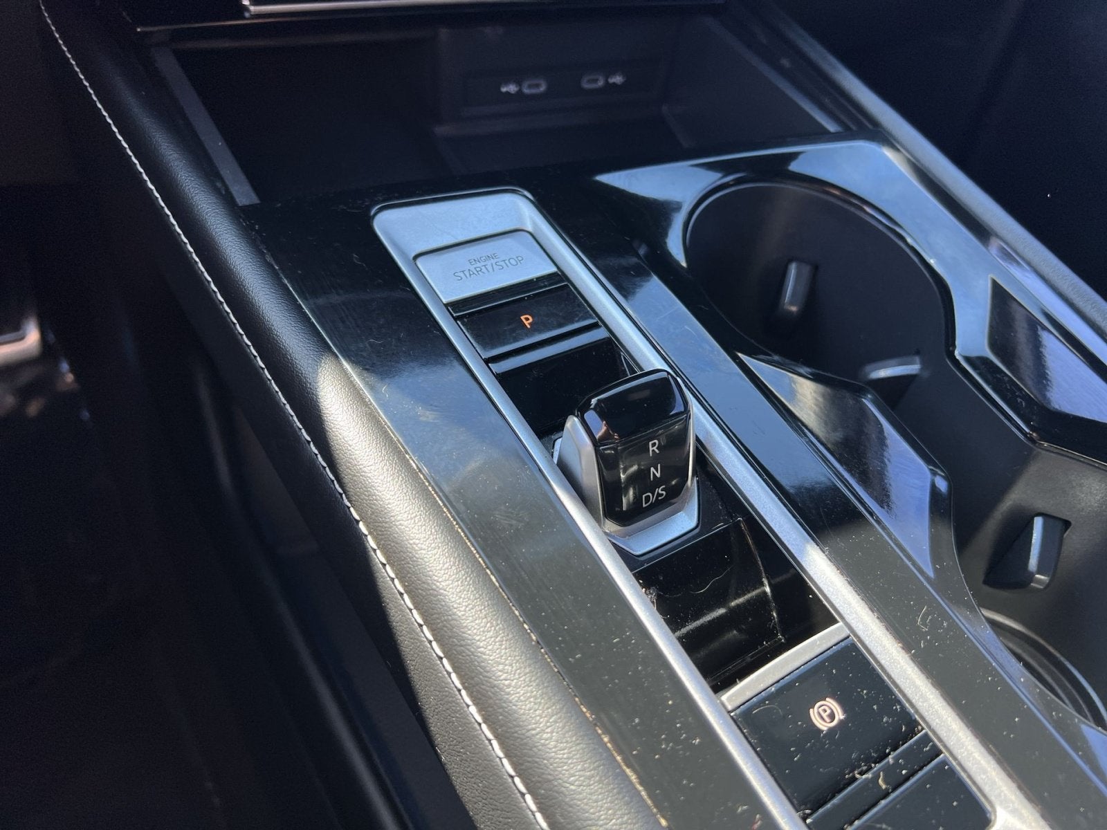 2024 Volkswagen Atlas Cross Sport 2.0T SEL Premium R-Line