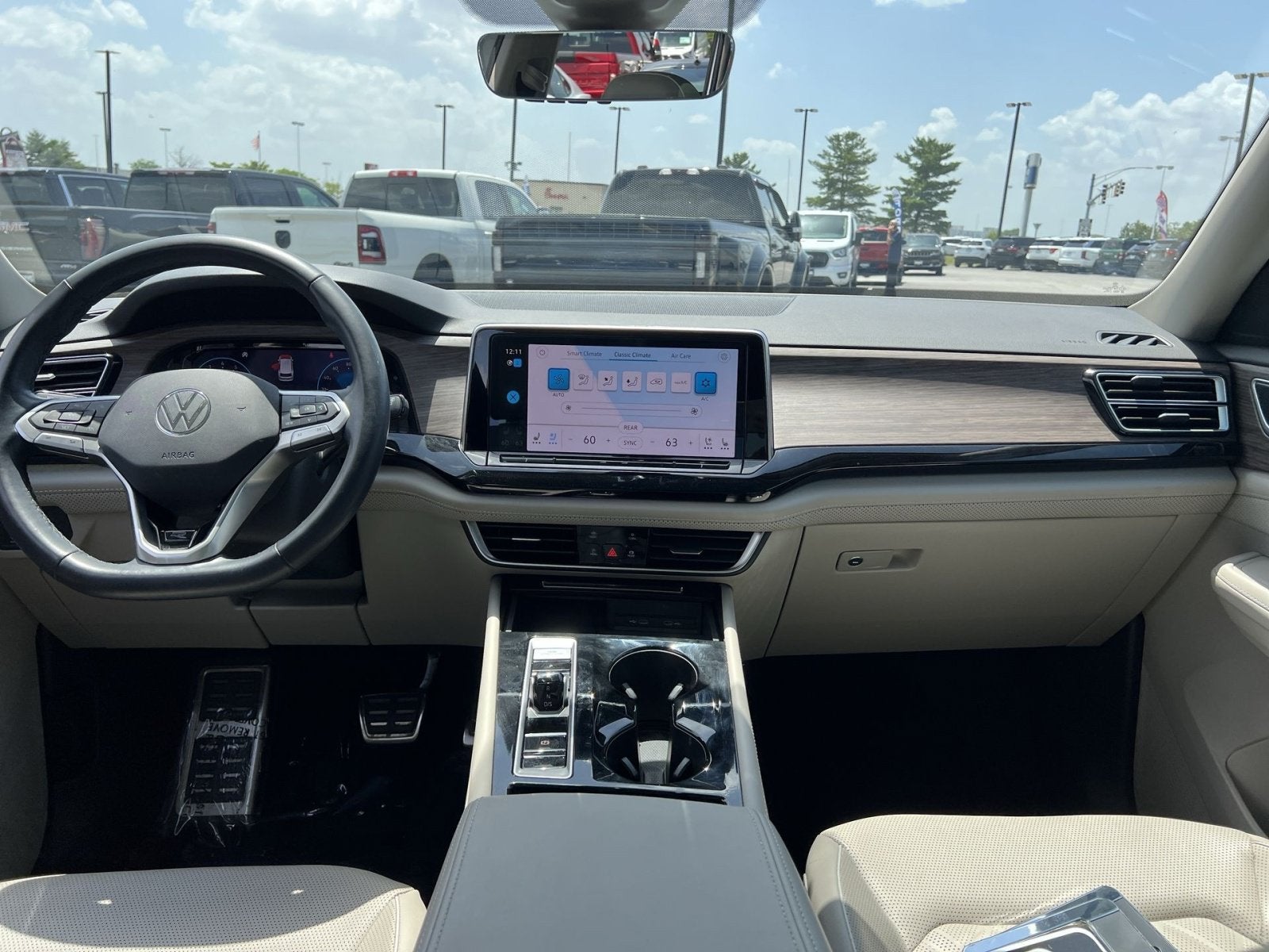 2024 Volkswagen Atlas 2.0T SEL Premium R-Line