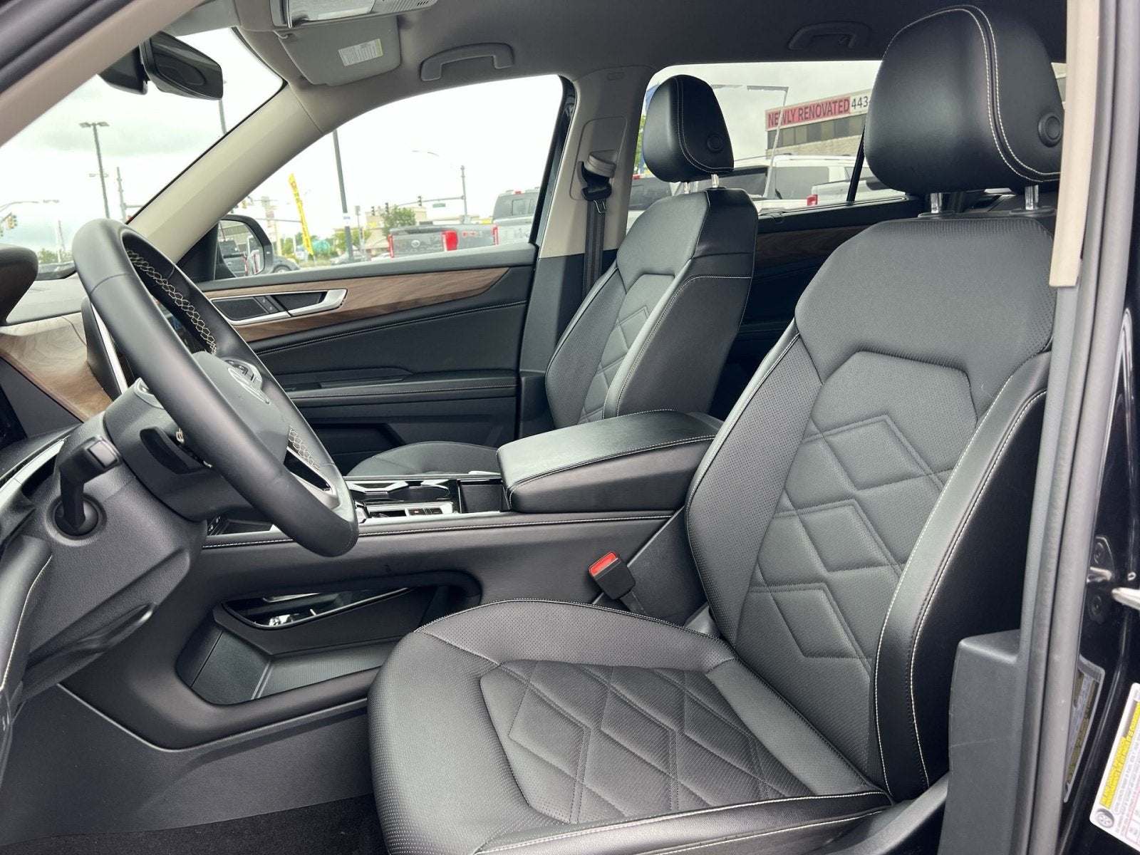 2024 Volkswagen Atlas 2.0T SE w/Technology