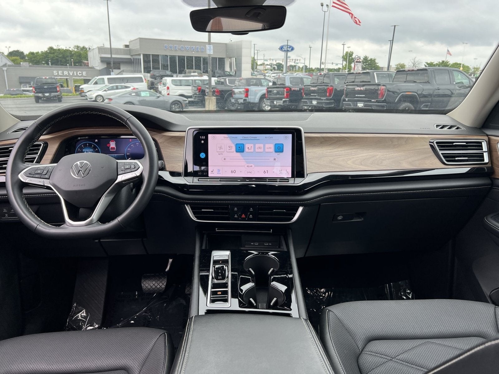 2024 Volkswagen Atlas 2.0T SE w/Technology