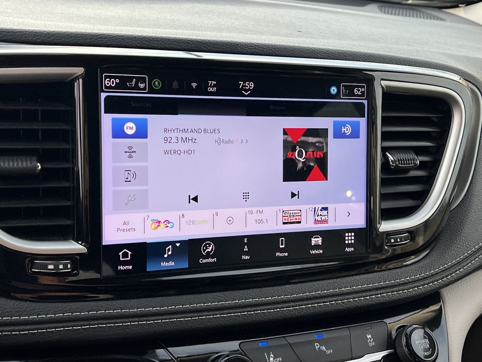 2024 Chrysler Pacifica Hybrid Select