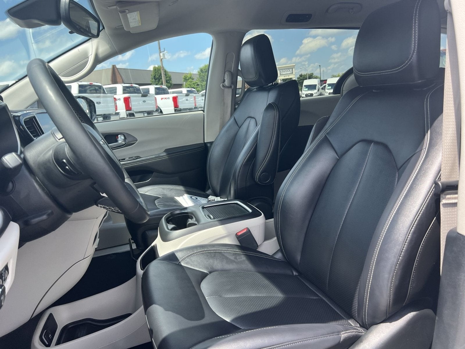 2024 Chrysler Pacifica Hybrid Select
