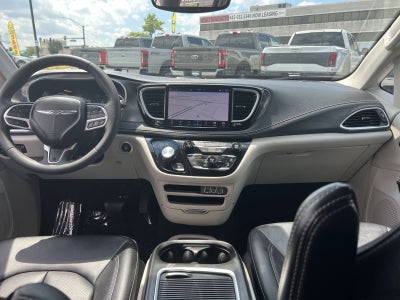 2024 Chrysler Pacifica Hybrid Select