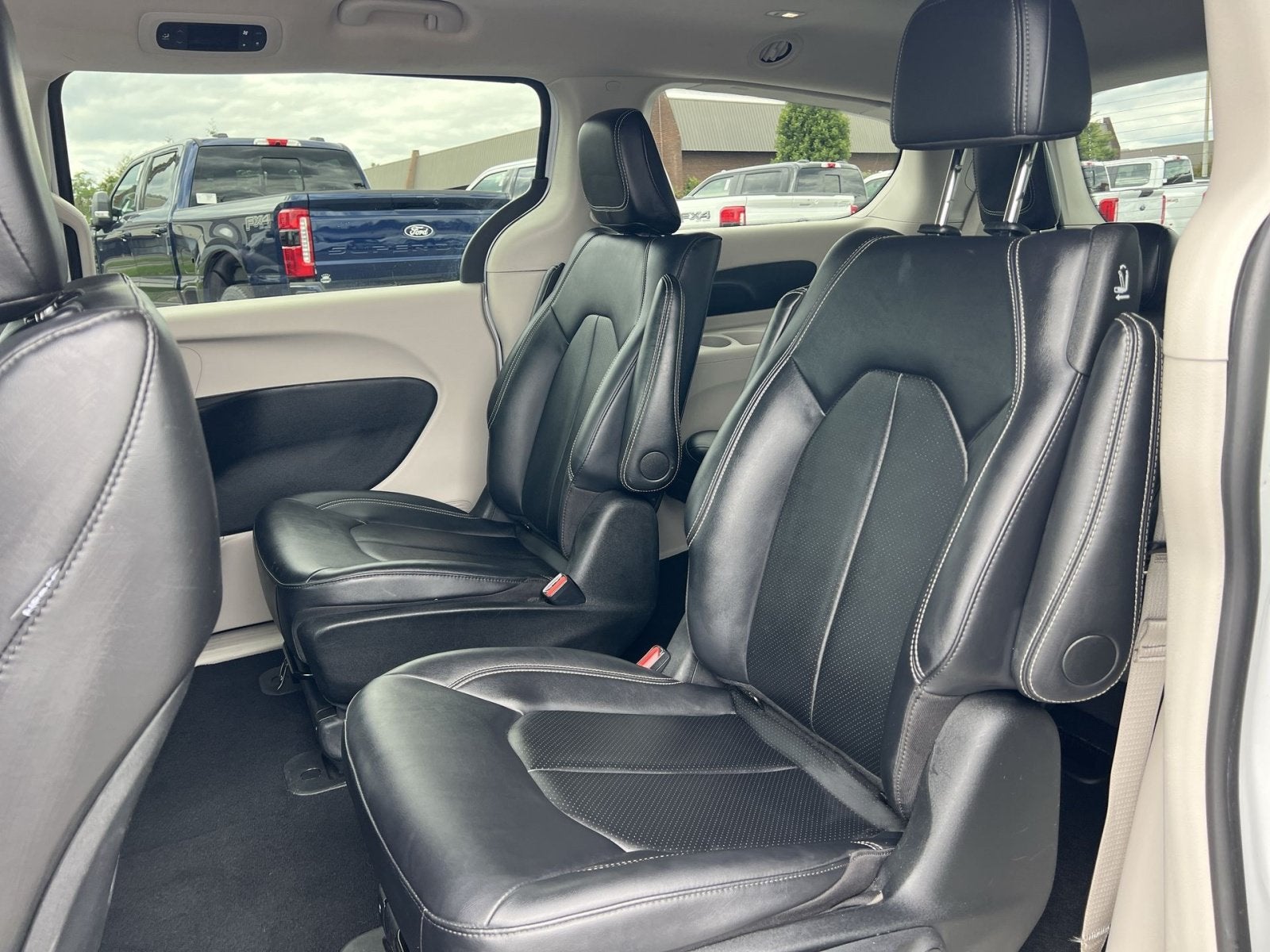 2024 Chrysler Pacifica Hybrid Select