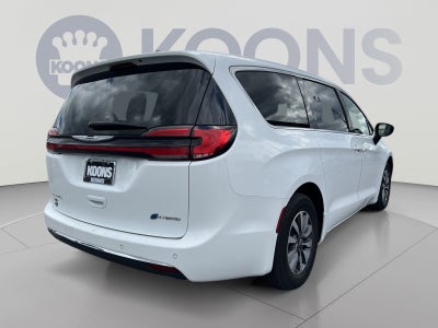 2024 Chrysler Pacifica Hybrid Select