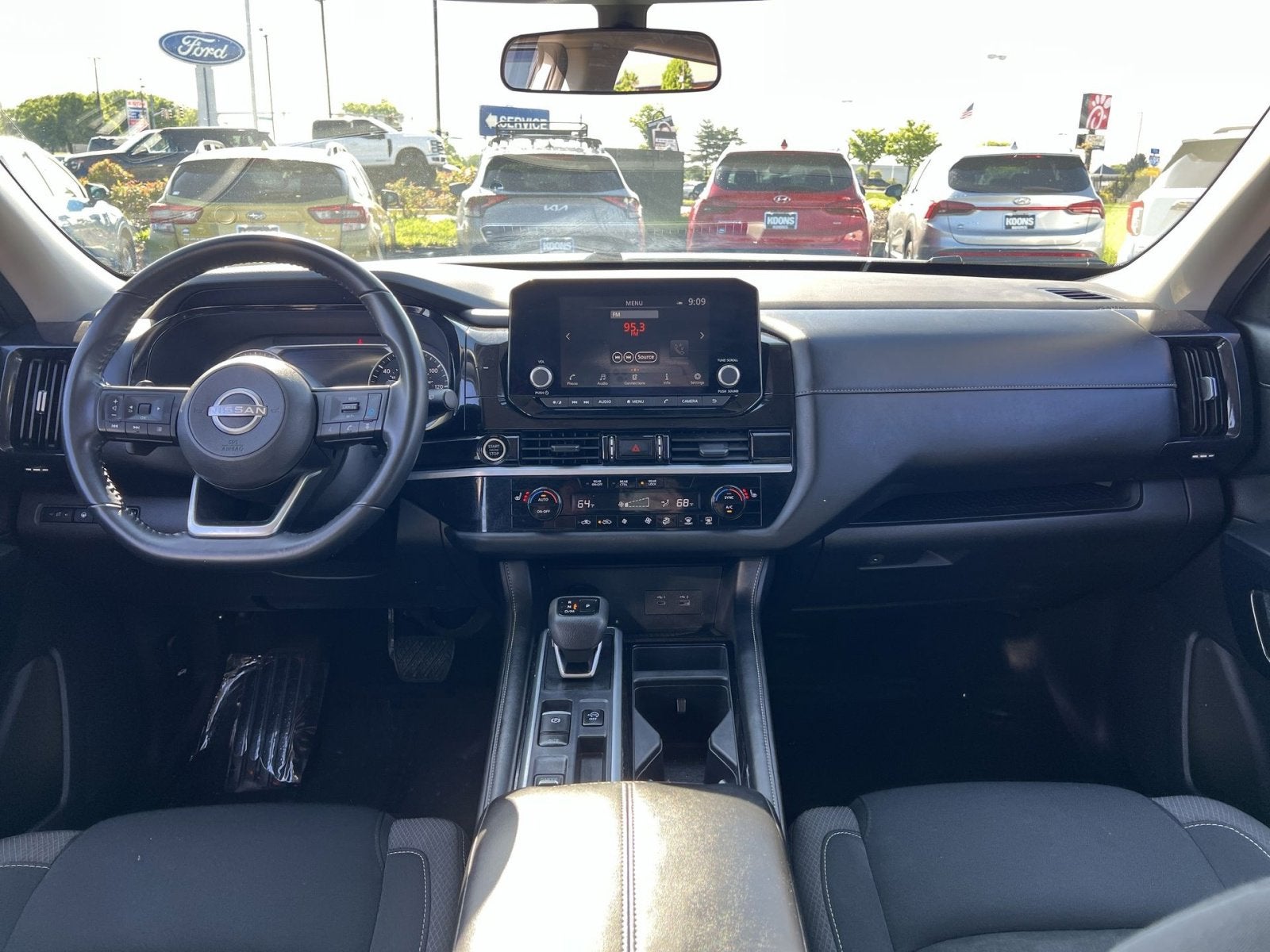 2024 Nissan Pathfinder SV