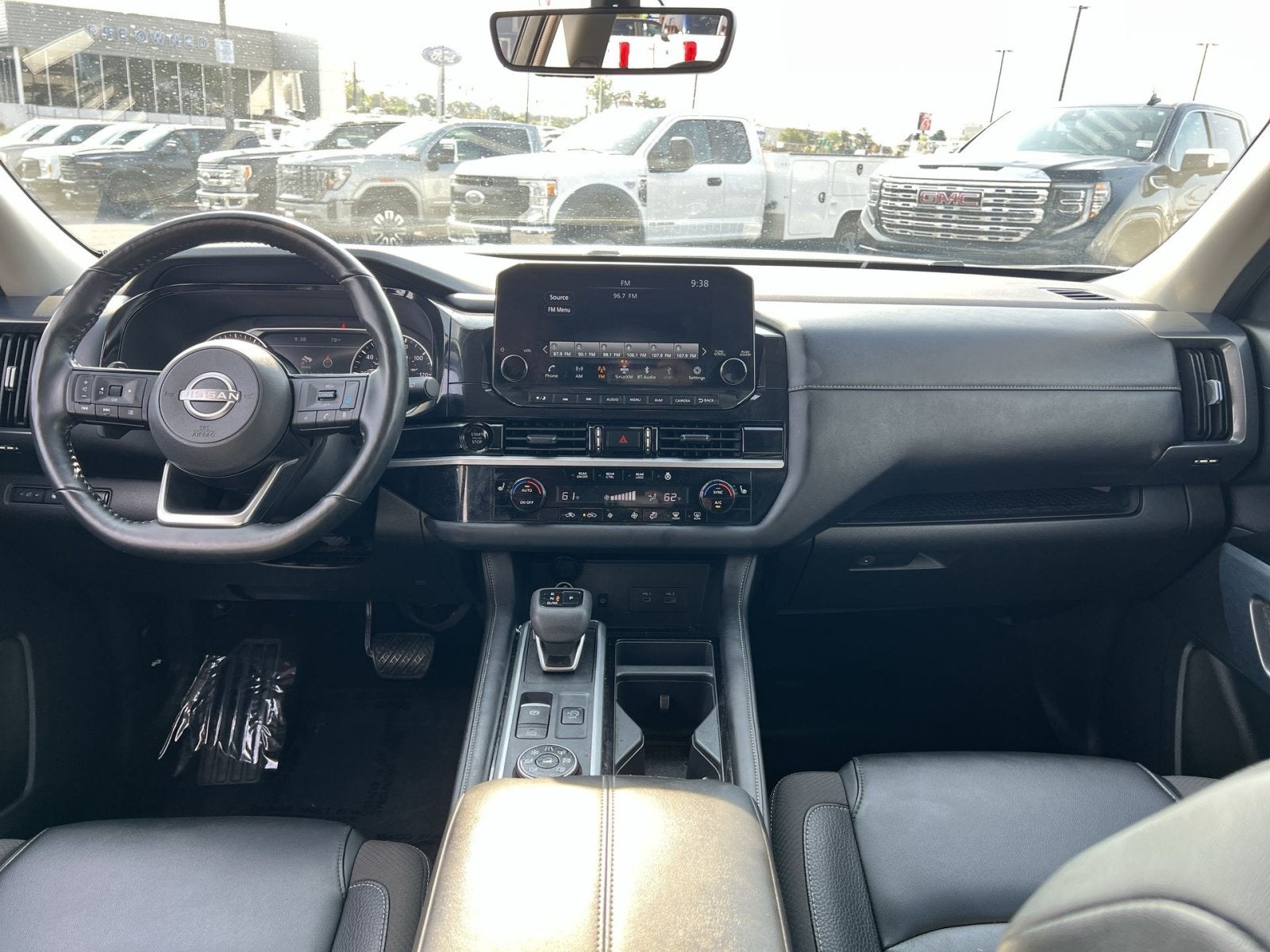 2025 Nissan Pathfinder SL