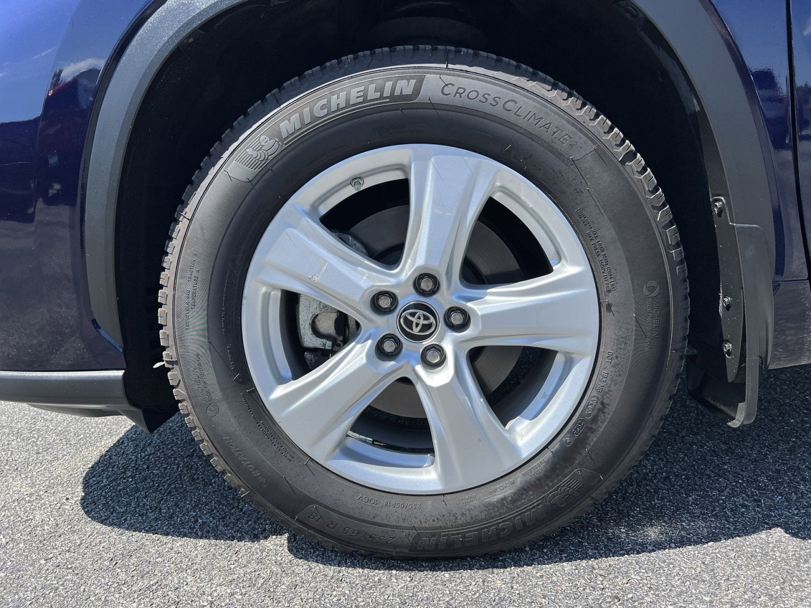 2023 Toyota Highlander LE