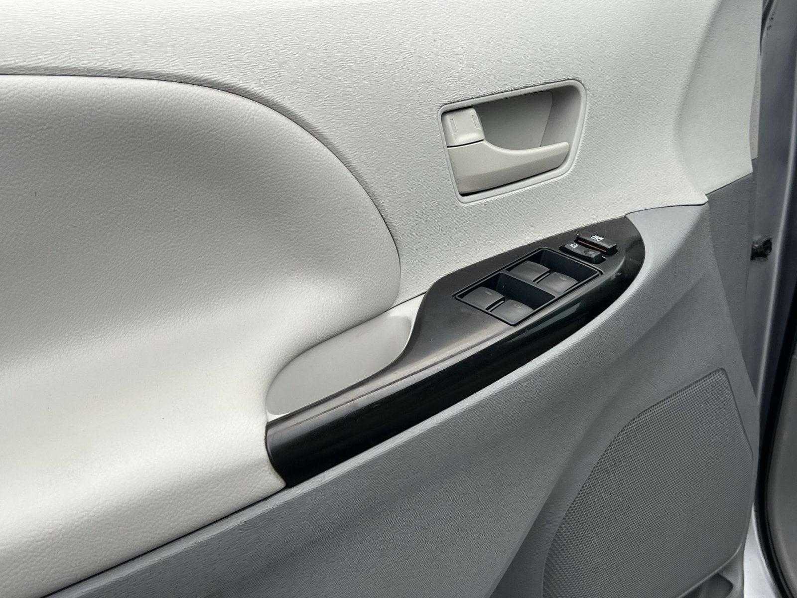2012 Toyota Sienna LE