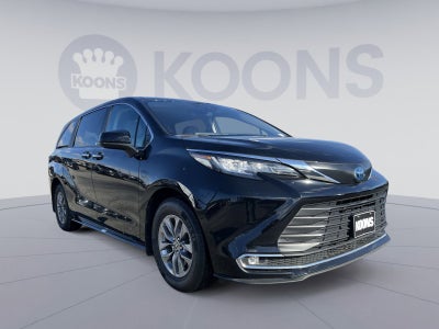2023 Toyota Sienna XLE