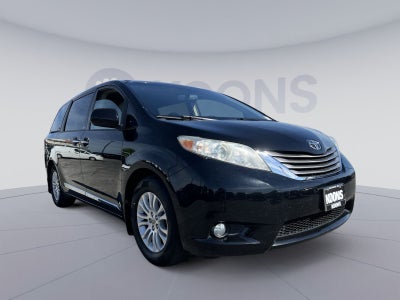 2017 Toyota Sienna XLE