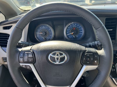 2017 Toyota Sienna XLE