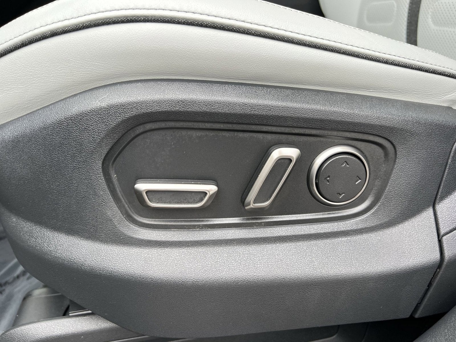 2023 Rivian R1S Adventure