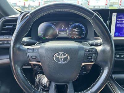 2025 Toyota Crown Signia XLE