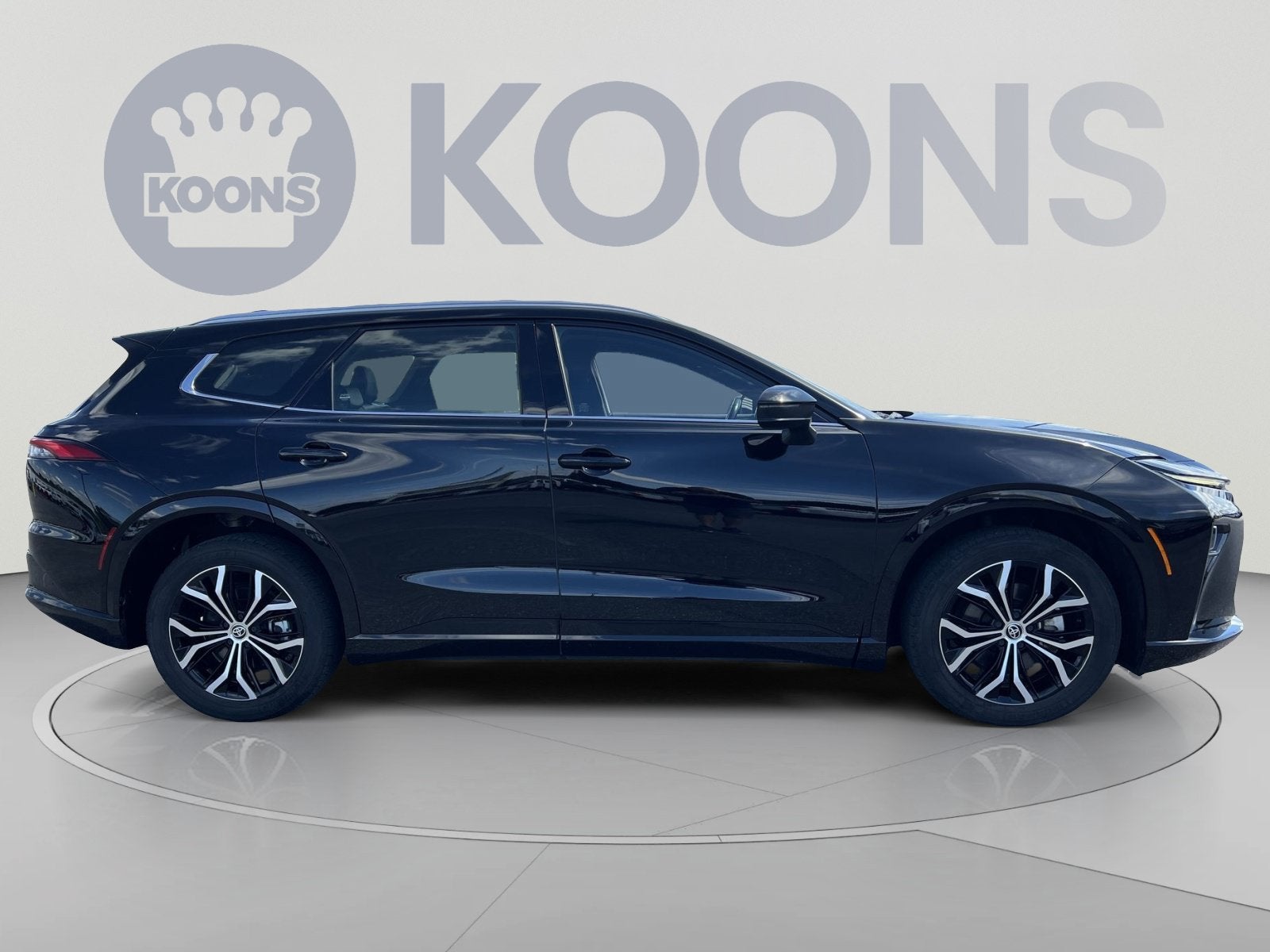 2025 Toyota Crown Signia XLE