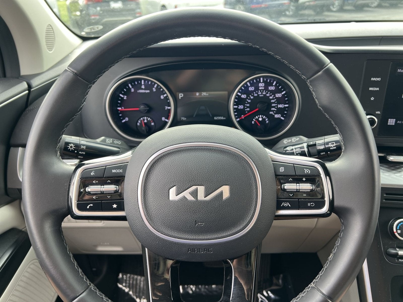 2024 Kia Carnival LX