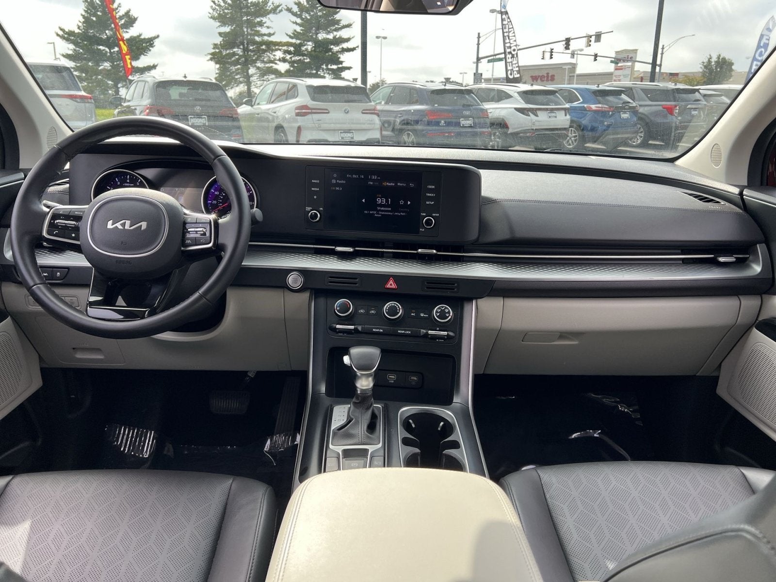 2024 Kia Carnival LX