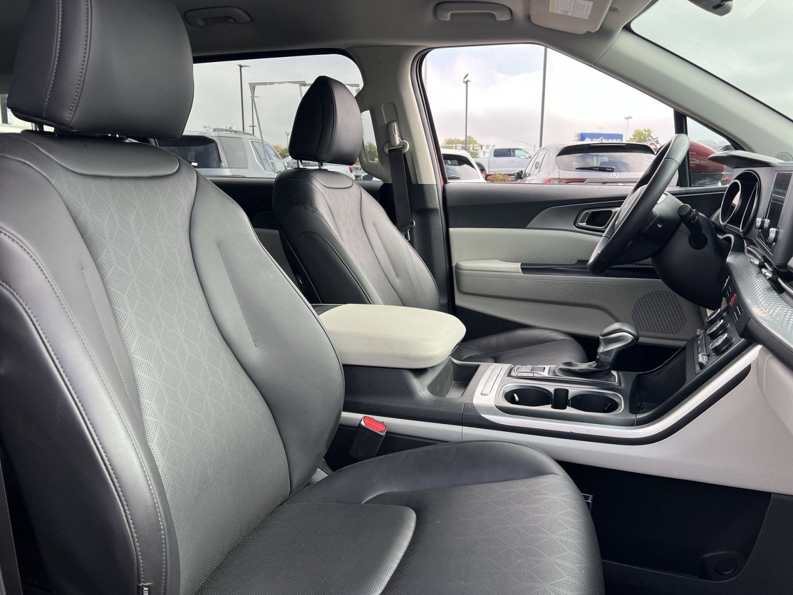 2024 Kia Carnival LX