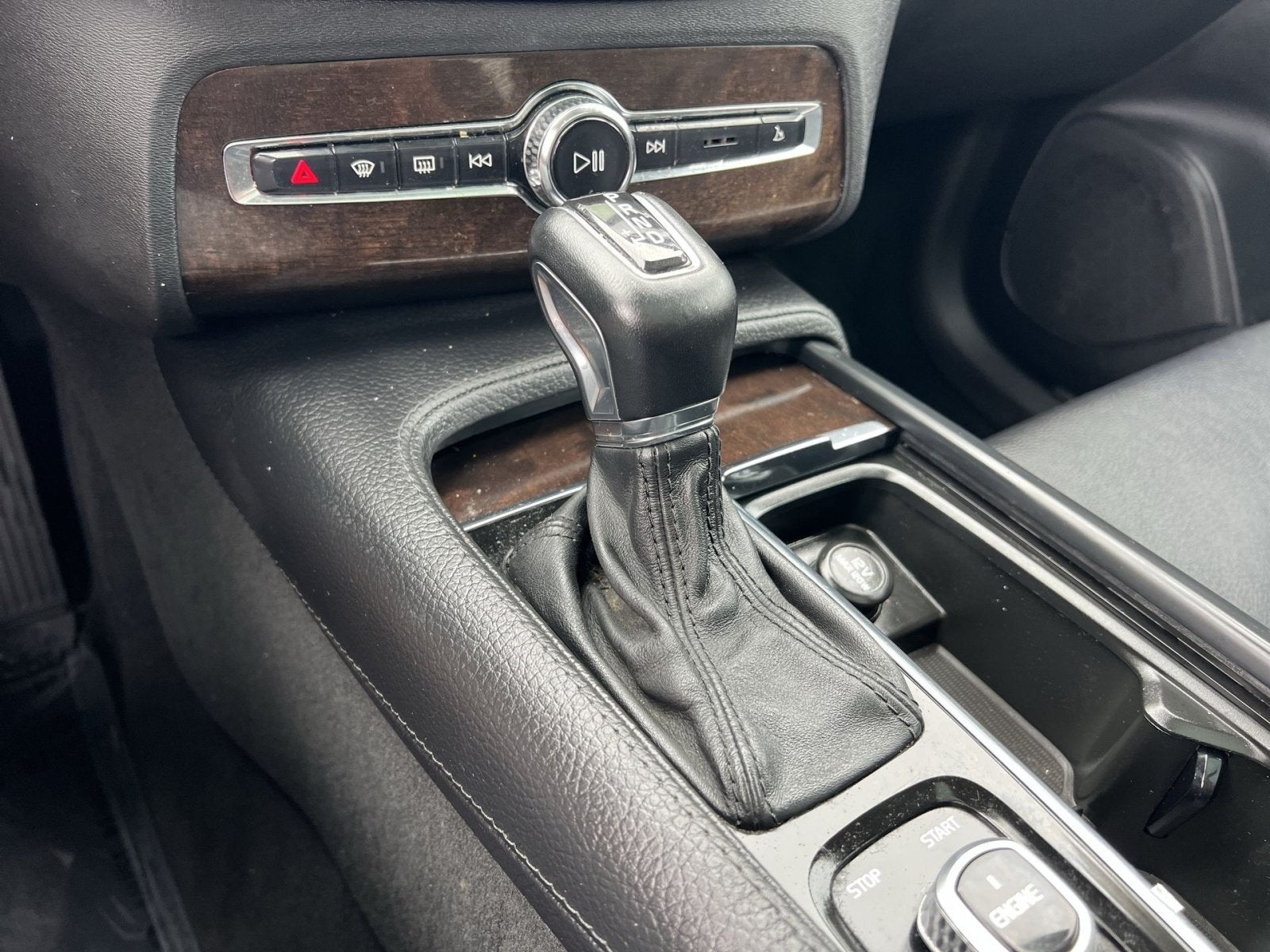 2017 Volvo XC90 T6 Momentum