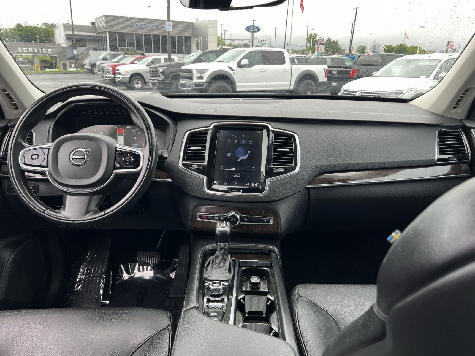 2017 Volvo XC90 T6 Momentum