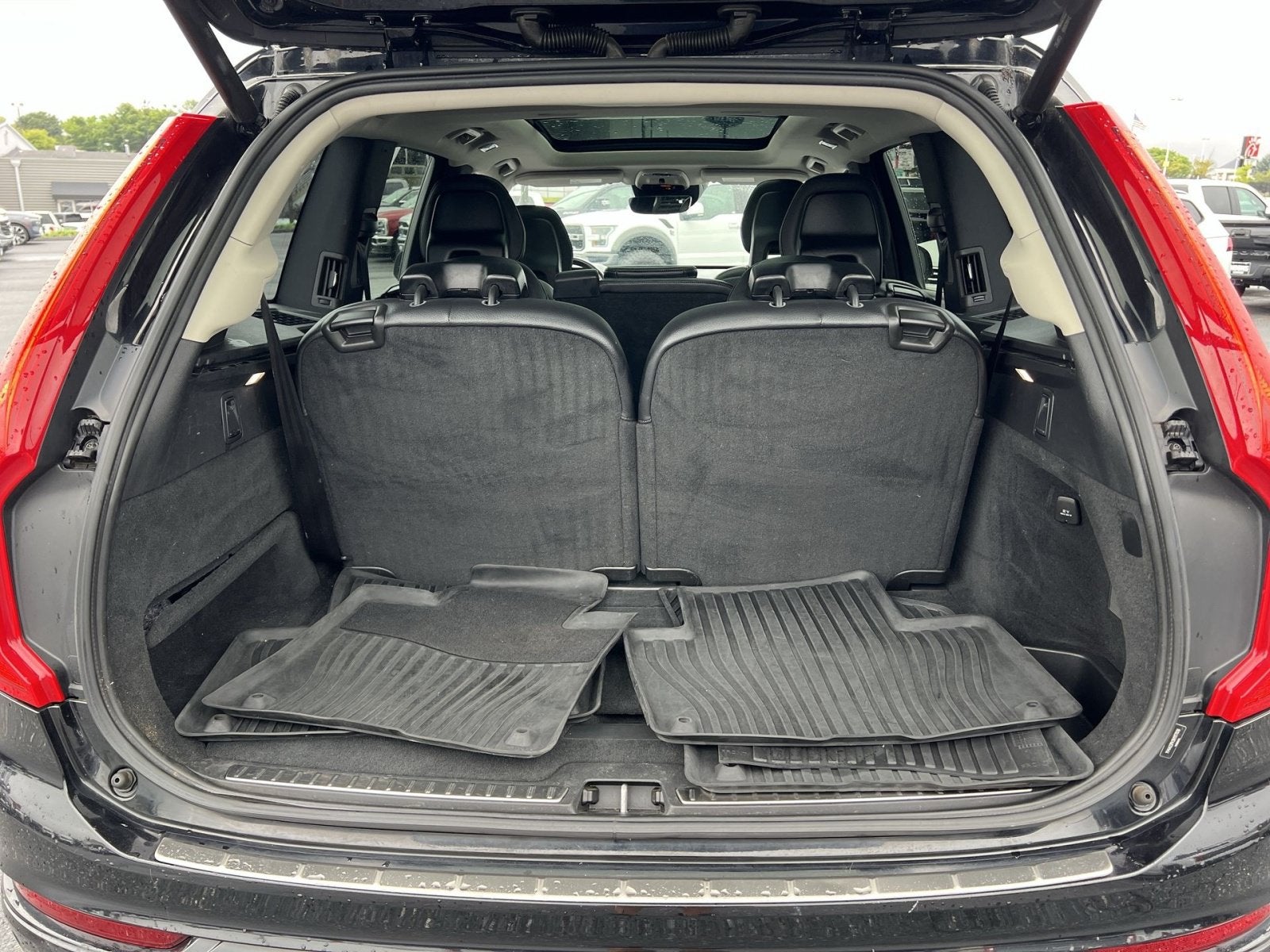 2017 Volvo XC90 T6 Momentum