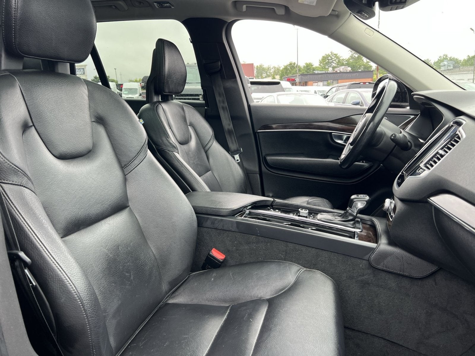 2017 Volvo XC90 T6 Momentum