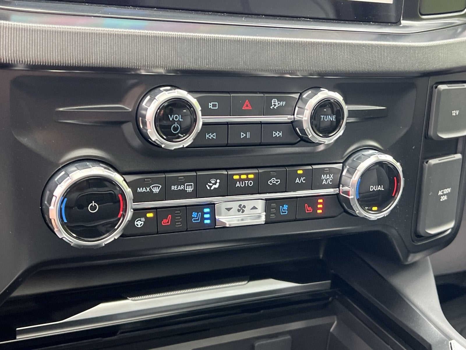 2027 Ford F-350SD Platinum