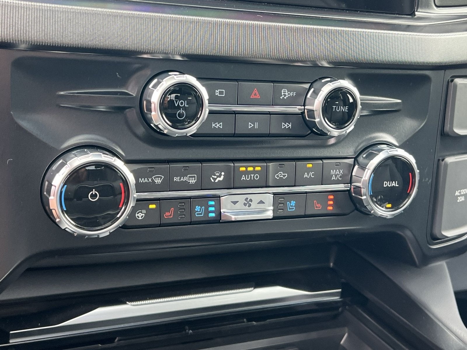 2027 Ford F-350SD Platinum