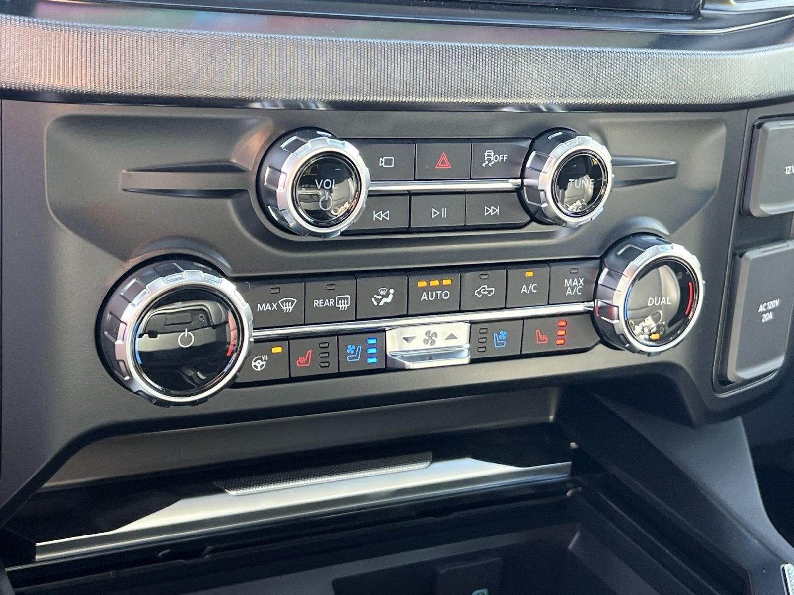2027 Ford F-350SD Platinum