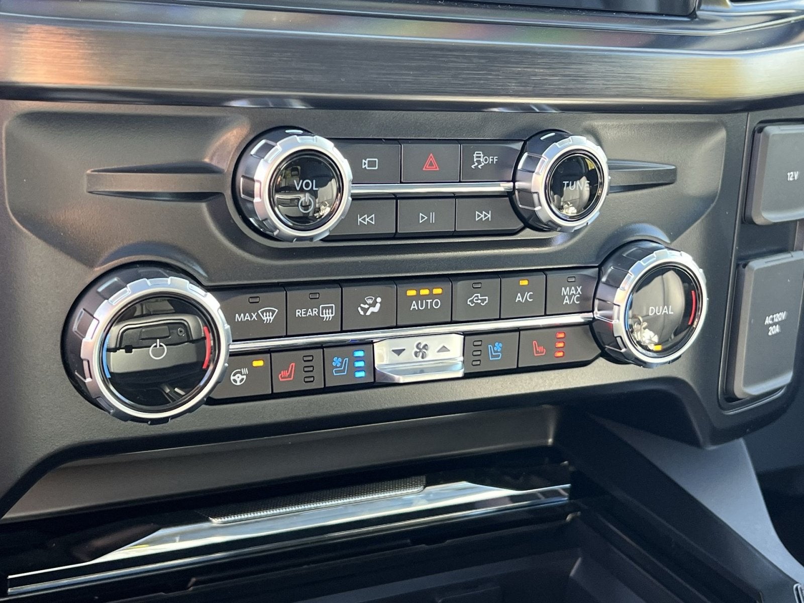2027 Ford F-350SD Lariat