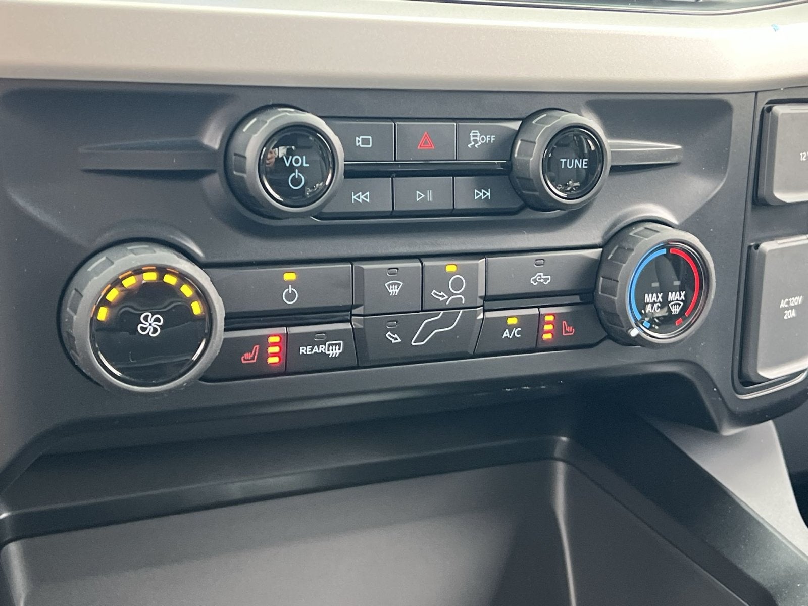 2027 Ford F-350SD XLT
