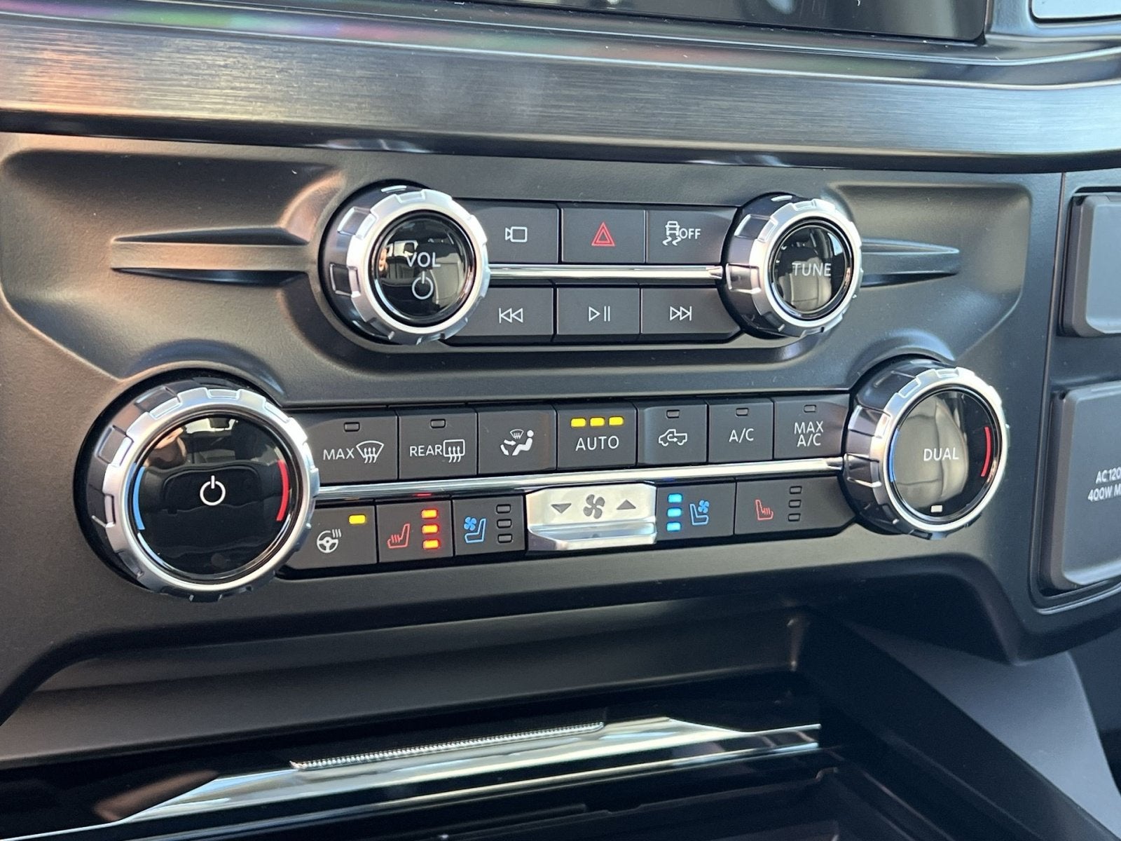 2027 Ford F-350SD Lariat