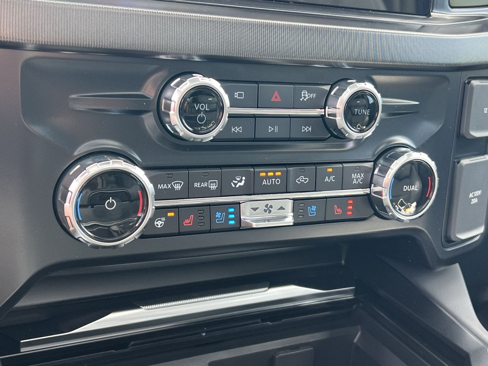 2027 Ford F-350SD Platinum