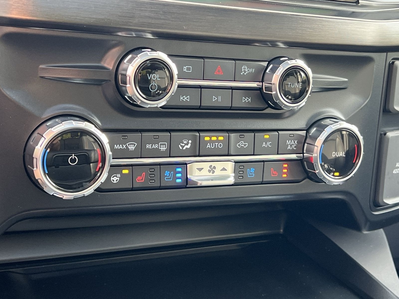 2027 Ford F-350SD Lariat
