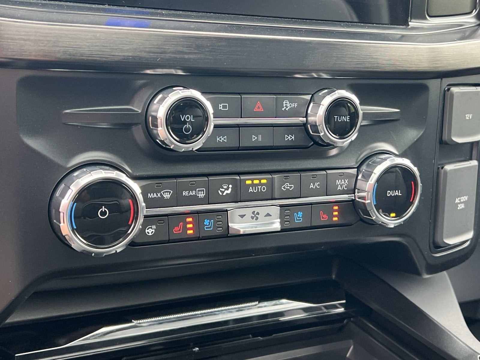 2027 Ford F-350SD Lariat