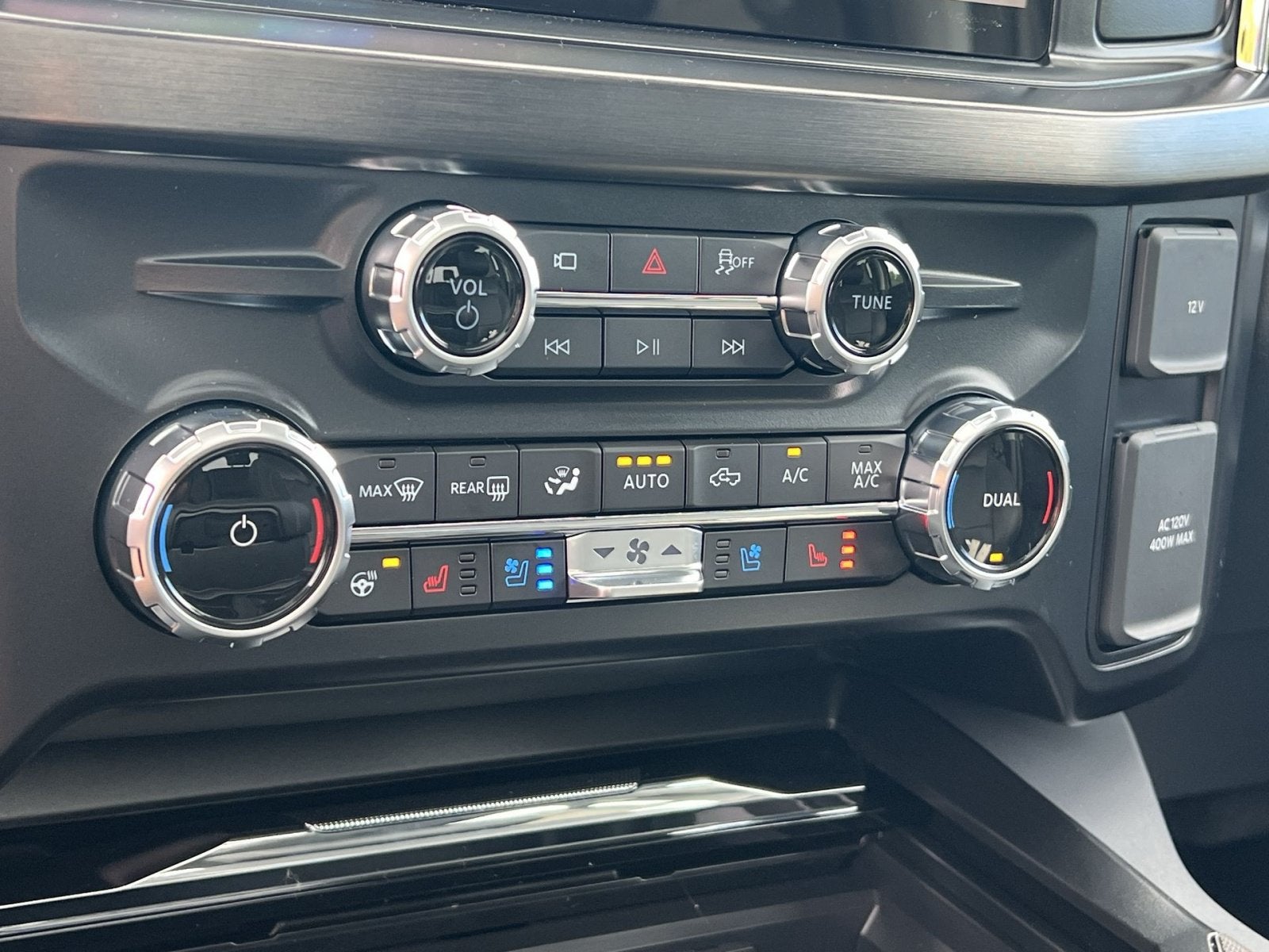 2027 Ford F-350SD Lariat