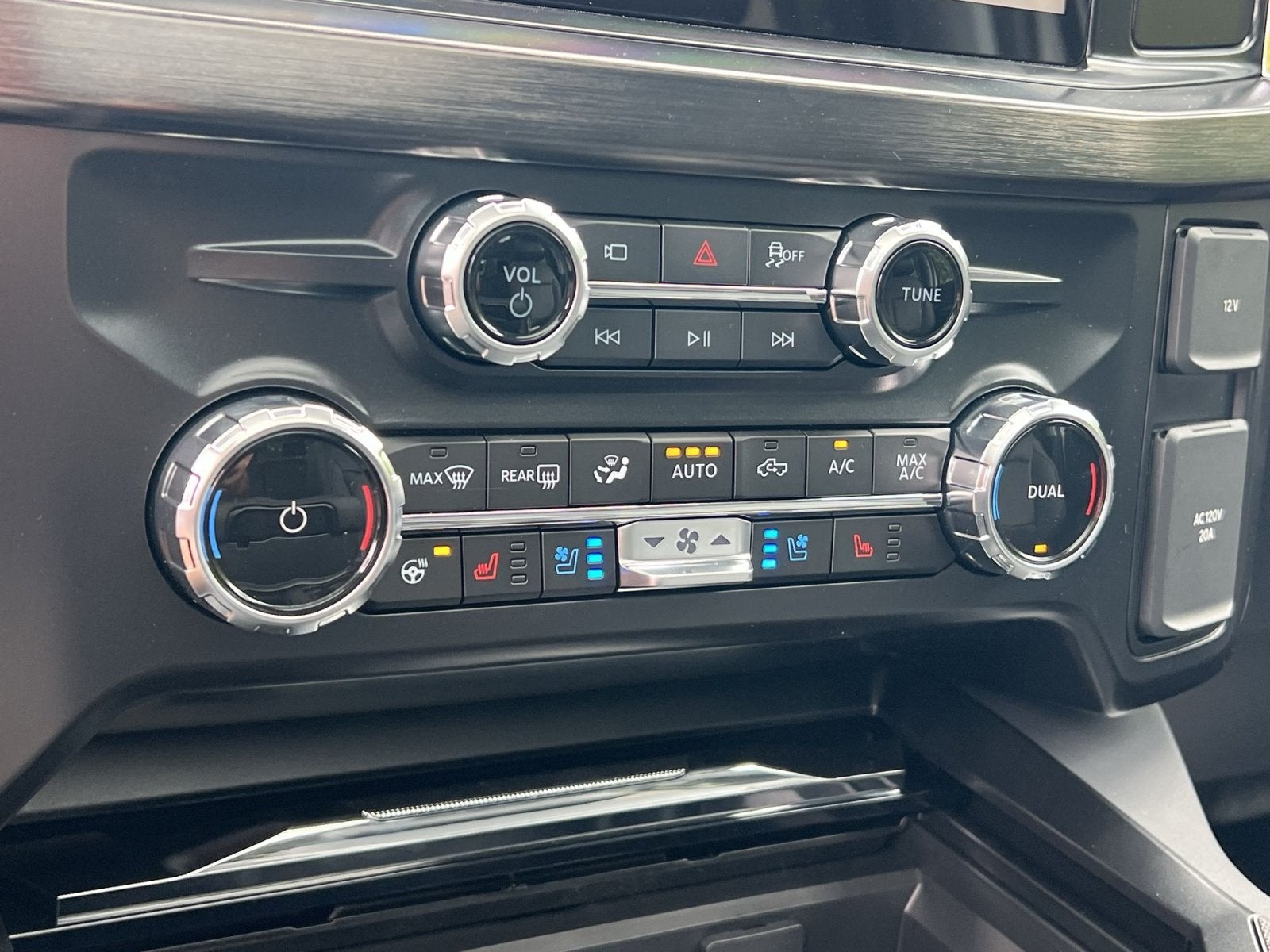 2027 Ford F-350SD Lariat